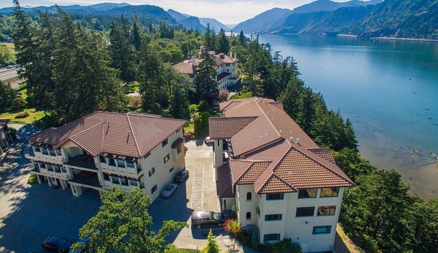 Luxurious Condominium 1 - 3 bedrooms available in Hood River