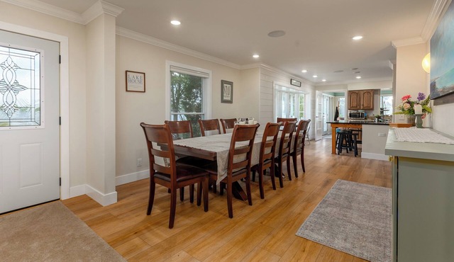 Luxurious Peninsula Property ~ Best View On LOE - Hot Tub/Kayaks/paddleboards in Marion