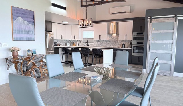 Luxury Executive Family Residence with Panoramic Ocean Views in Honolulu