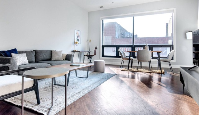 Mod West Town 3BR, walk to Blue Line, Wicker Park, by Blueground in Chicago