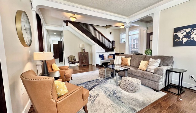 Modern Meets Vintage! 5 BEDROOMS. Game Room, Patio, FUN! in Bloomington