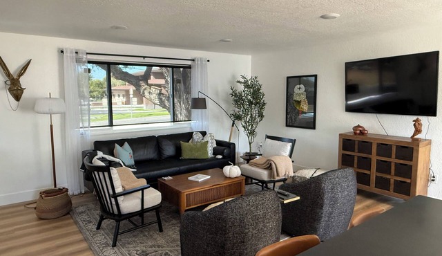 Modern Upscale Hermiston Home Pet-Friendly Private Fenced Yard in Hermiston