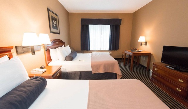 Mountain Inn & Suites in Flat Rock