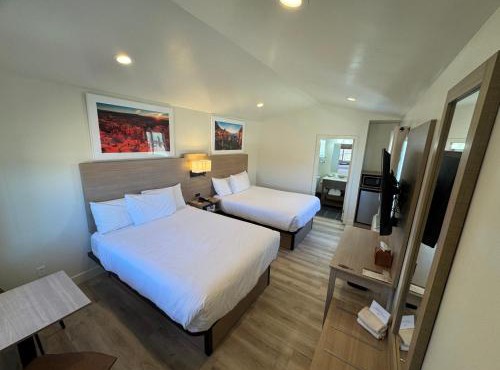 Mountain Ridge Cabins & Lodging Between Bryce and Zion National Park in Hatch