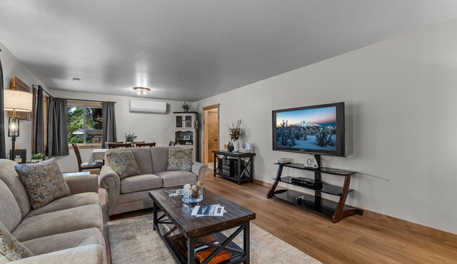 New! Diamond Retreat – Peaceful Bend Hideaway Near Old Mill & Trails in Bend