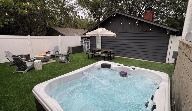 NEW SPA, Deck, BBQ, Fire Pit, 3 Min to Lake in Crestline
