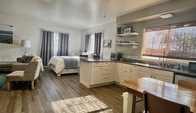 Newly Renovated Studio Apt, close to Hukilau Beach, with AC & WIFI, 30-day