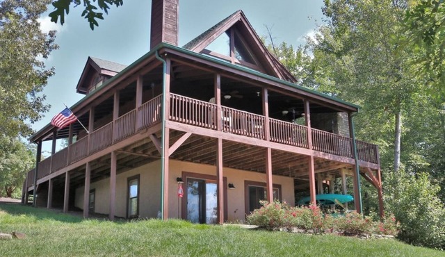 Nice Views, Lake Access, 2 Kayaks, Log Home, Paved Roads - Honey Bee Hill in Lake Lure