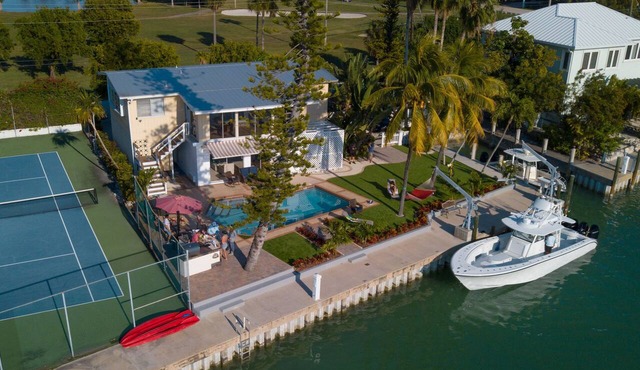 Ocean Side Waterfront Exclusive Affordable Home - Pool , Tennis, Fishing & Golf in Marathon