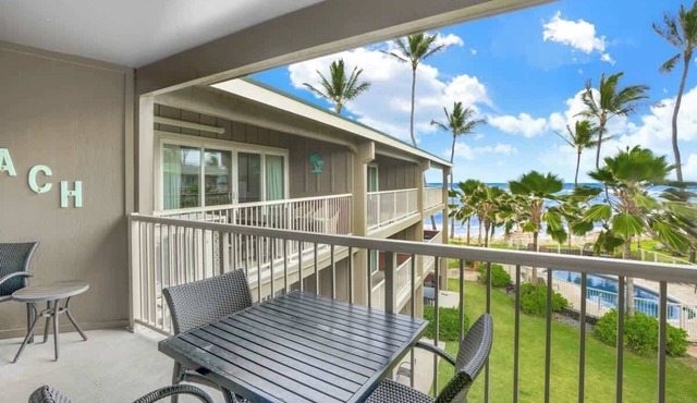 Ocean View 3 Bed Suite - Sleeps 6 with Pool & A/C - Steps to the Sand in Kapaa!