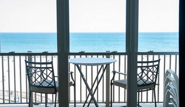 Oceanfront - 4th floor - Million dollar view! in Hampton
