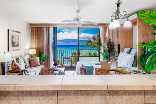 Oceanfront Kahana Condo Ocean View, Beachfront, Pool & Sleeps 4, Walkable Area in Lahaina