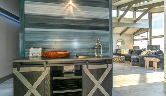 Oceanfront Luxury & Views, Private Beach Access, Fire Pit, 4BR/3BA, Sleeps 10 in Newport