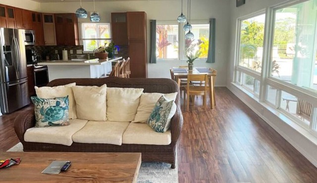 Oceanfront paradise with AC and wifi close to Hilo in Papaikou