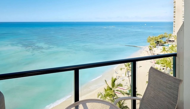 On Beautiful Waikiki Beach! Pool, Spa, 3 On-Site Restaurants, Water Activities in Honolulu
