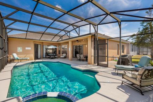 Orlando Retreat 5BR Pool and Spa Villa with Games Room and Mickey Themed Room in Davenport
