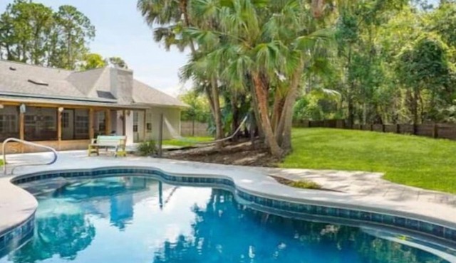 Peaceful Oasis Pool, Gameroom and waterfall in St. Augustine