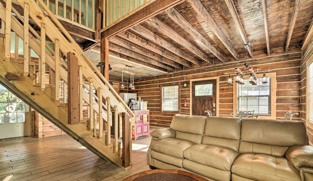 Peaceful Pet-Friendly Cabin on Nueces River! in Sandia