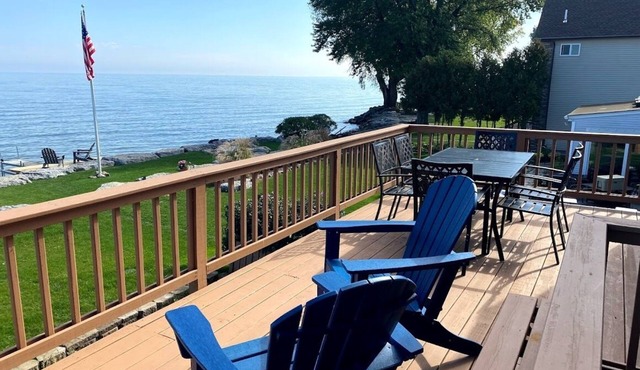 Peaceful Waterfront Retreat Near Rochester in Rochester