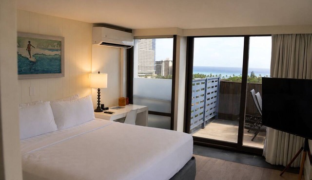 Penthouse Hoku Terrace Direct Oceanview in Honolulu