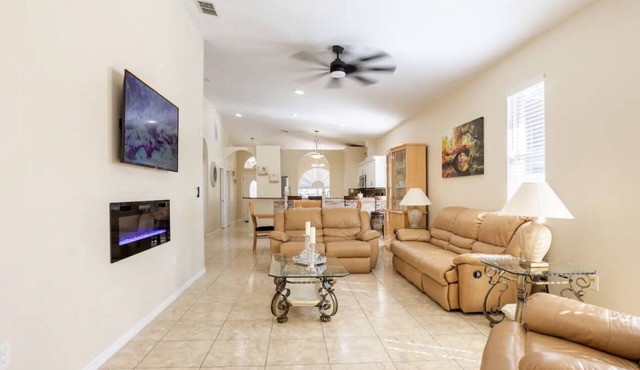 Perfect location: 5 min Raymond James Stadium and 10 min from Tampa Airport in Tampa