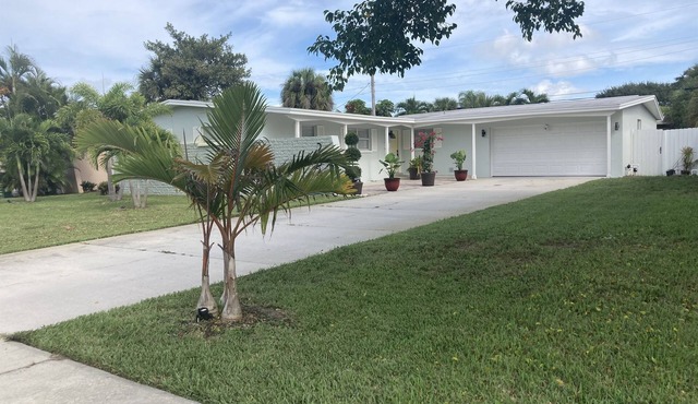 Pet Friendly Space Coast Oasis - Walk to beach! in Indian Harbour Beach
