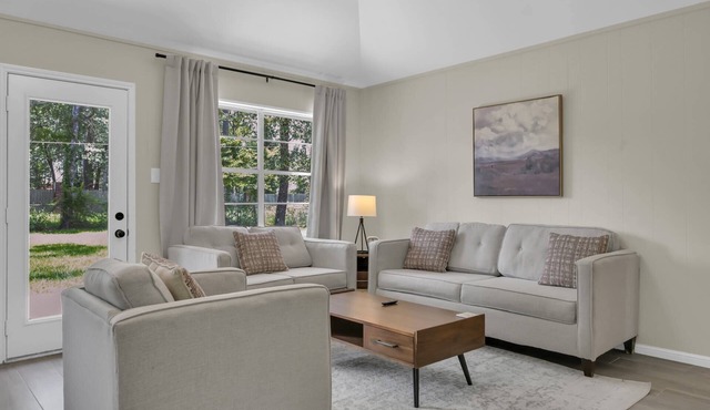 Pet-Friendly 3BR Near The Woodlands | Quiet Neighborhood | King Suite | Fenced Backyard in Spring