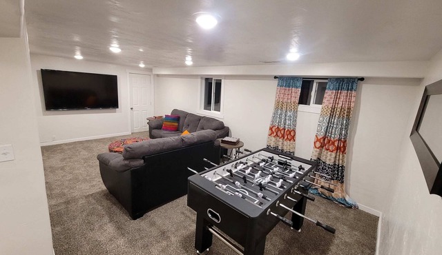 Pet Friendly 5 Bed Home with Waffle Breakfast! in Ogden