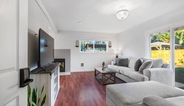 Pet Friendly, Centrally Located w/Shared Gym in Santa Maria