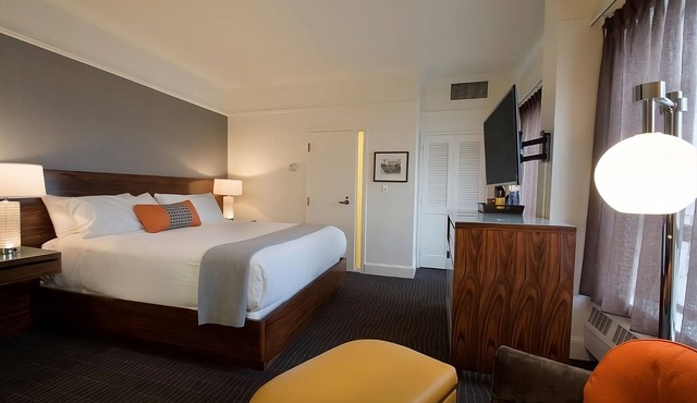 Premium King | Hotel Lucia | Art Hotel, Downtown Dining, Waterfront Walks in Portland
