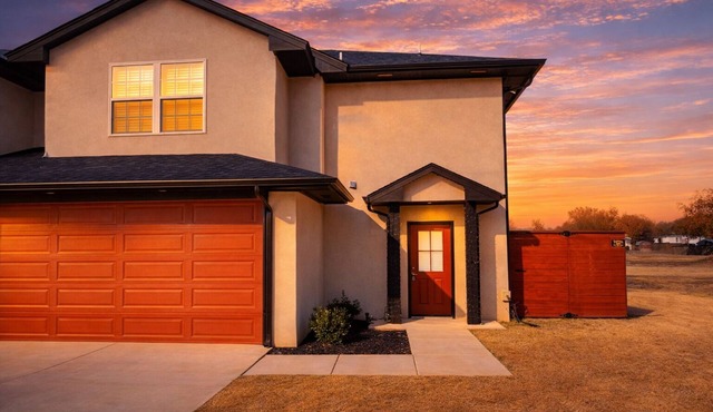 Private Baths - Sleeps 10 - 3BR - 2,250 Sq Ft - Nr DT Edmond in Edmond