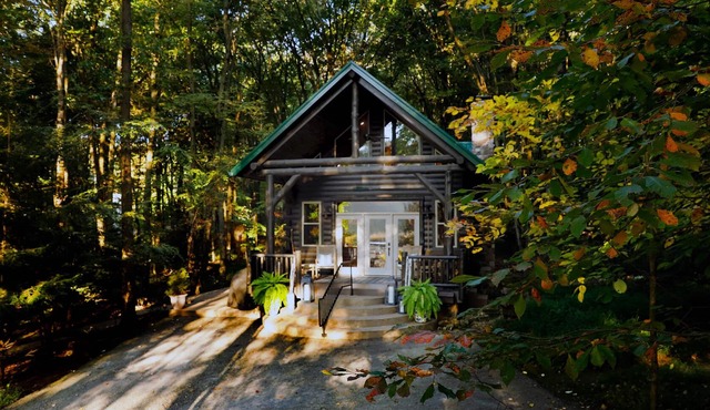 Private Cottage with Fireplace and Hottub in Dover