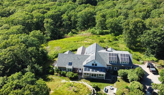 Private Hilltop Chilmark Estate with private tennis court, gym and hot tub in Chilmark