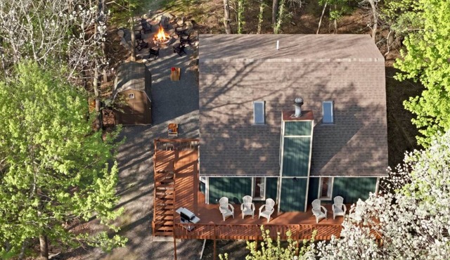 Private Lake Community ✦ Fire Pit ✦ Game Room ✦ Pool Table in Blakeslee