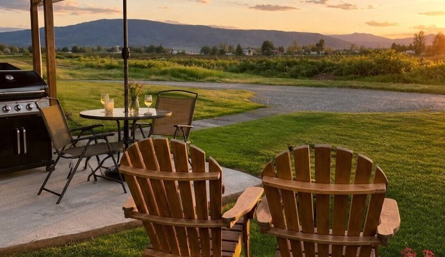 Quiet Farm Stay with Private Hot Tub, Open Skies, and Room to Breathe in LYNDEN