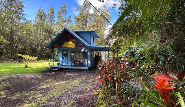 Rainforest Retreat Sun Cottage — 30 Minutes from Volcano National Park & Hilo in Mountain View