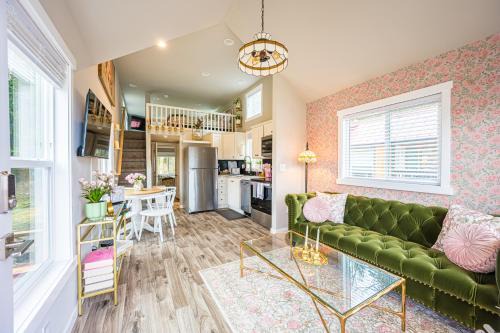 Rainforest Tiny Home Retreat #16 Floral Cottage in Forks