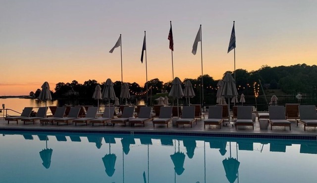 Relax in a Balcony Room w/Water View – Ideal for Family Retreats |Seasonal Pool in Lancaster County