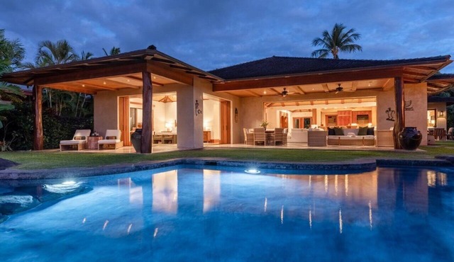 Relax in this OceanView Estate w/Lava stone-lined Infinity Pool & Private Spa