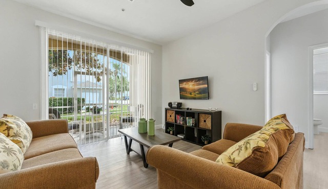 Resort Condo 3BR - Pool, Balcony, Near Disney in Four Corners
