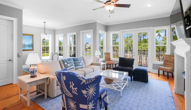 River Front Charming 3-bedroom house in brilliant St. Mary with Swimming pool in St. Marys