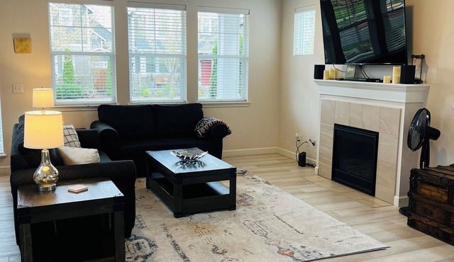 Riverfront Retreat close to Boeing, I-5 and downtown Everett! in Everett
