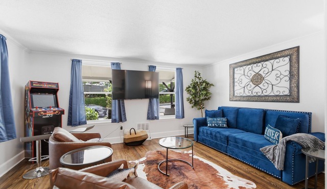 Riverfront Retreat - Convenience + Kayaks - 3 bed 2 ba in Downingtown