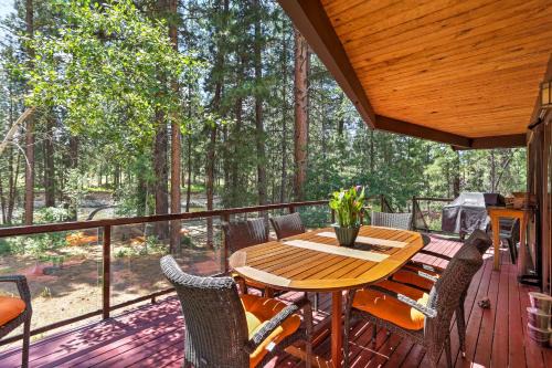 Riverside Winthrop Chalet w/Hot Tub & 2 Decks! in Winthrop