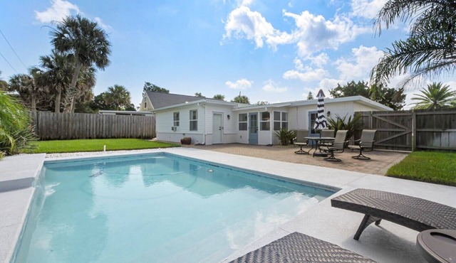 SaltRunner: Updated 3/2 home with Private Pool in St. Augustine