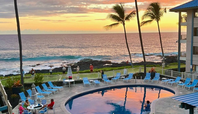 Seaside Kona Condo/Top Fl, Sunsets, Private Lanai,Best Kona Location, Sleeps 2 in Kailua-Kona