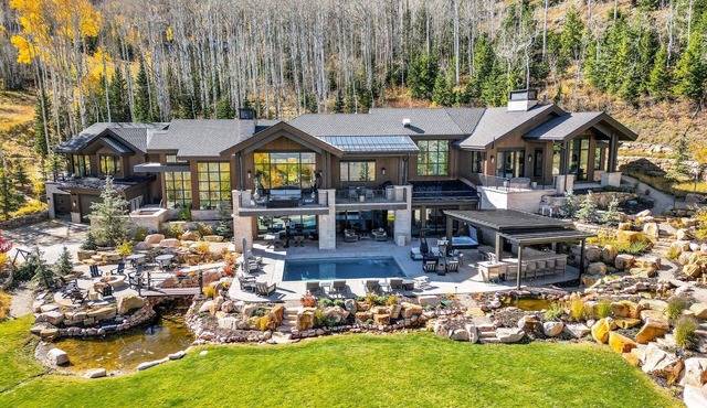 Ski-in/ski-out luxury chalet with hot tub, pool, located in The Colony in Park City