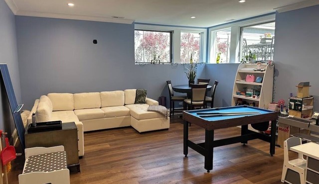 Sleek New 6BR Greystone - Rooftop, In-Law Ste, Walk to Wrigley & Block to Train in Chicago