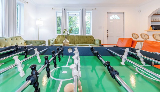 Sleeps 10 | Private Pool | Jacuzzi | BBQ | Games | Games in Miami