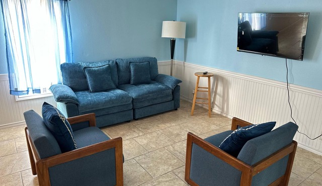 Spacious 1-bedroom mobile home apartment in Harlingen